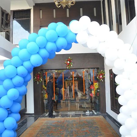 Hotel Park Plaza Varanasi Exterior photo