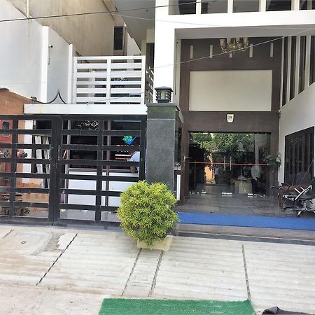 Hotel Park Plaza Varanasi Exterior photo