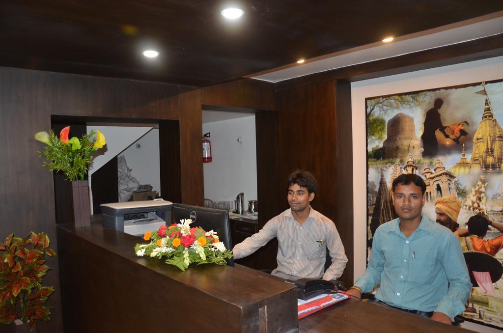 Hotel Park Plaza Varanasi Exterior photo