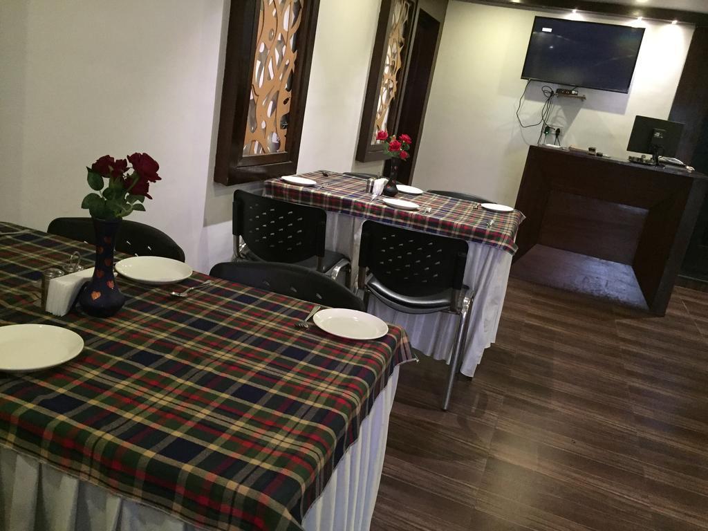 Hotel Park Plaza Varanasi Exterior photo