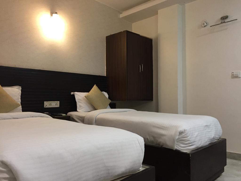 Hotel Park Plaza Varanasi Exterior photo