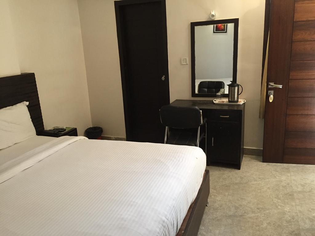 Hotel Park Plaza Varanasi Exterior photo
