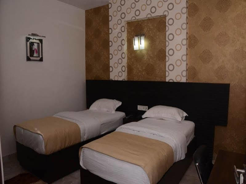 Hotel Park Plaza Varanasi Exterior photo